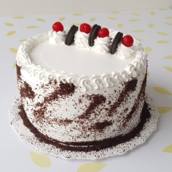 Dulce de cumpleaños sabor selva negra de 9 pulgadas