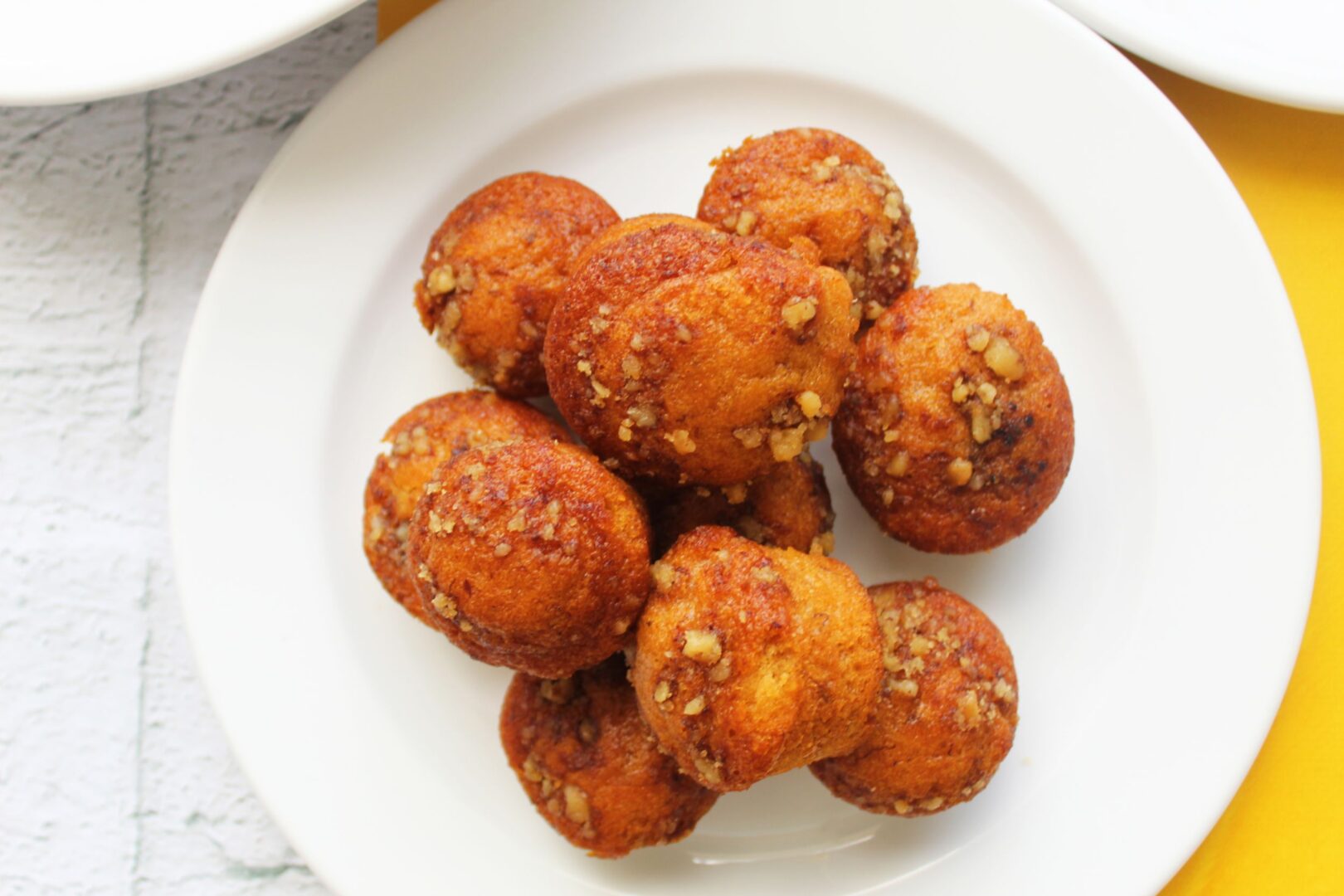 plato con muffins de guineo - box mañanero Las Hadas