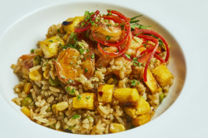 Arroz con camarón al curry y plátano