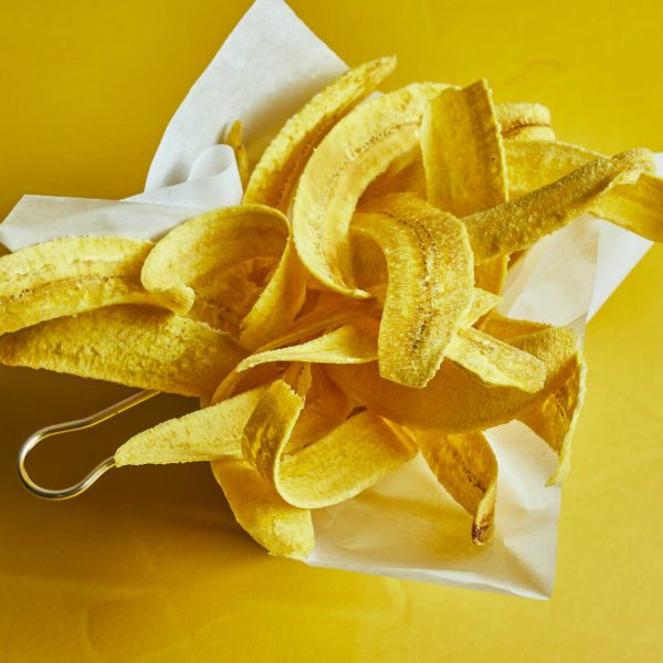 Platanitos panameños en fondo amarillo