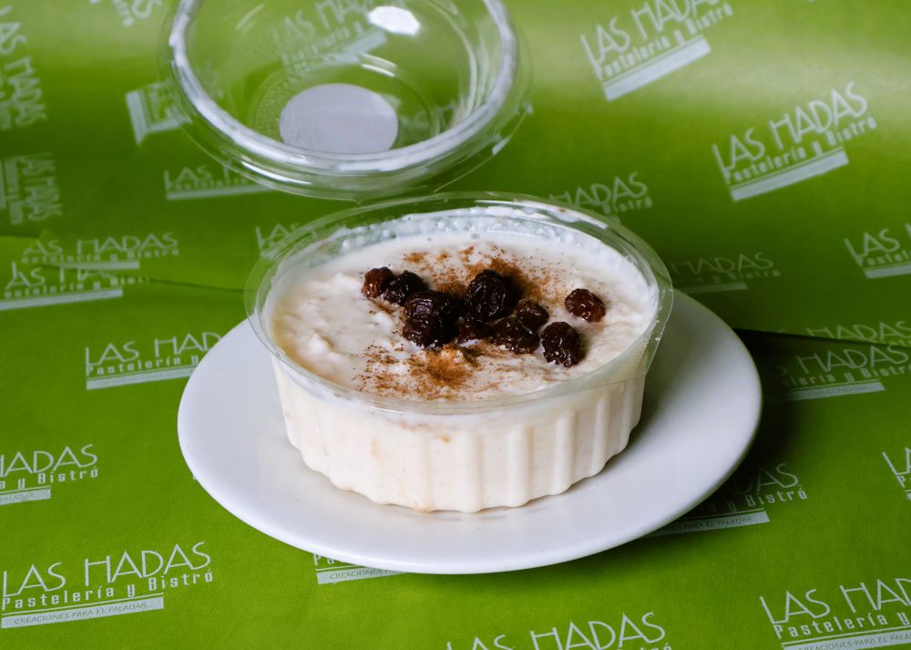 Tradicional dulce de arroz con leche en porción individual